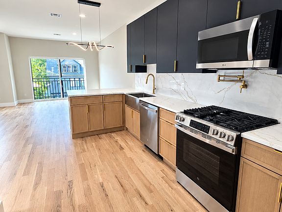 3rd image of 54 Oak Ave Floor 2