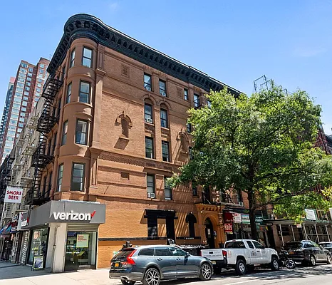 Rented by Douglas Elliman | media 18