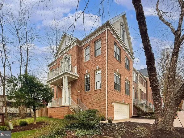132 Rees Pl, Falls Church, VA 22046