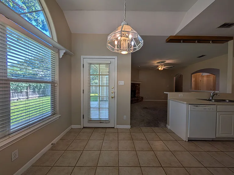 947 River Rock — Photo 15