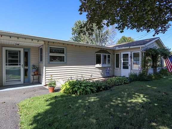 3rd image of 35 Seneca Dr