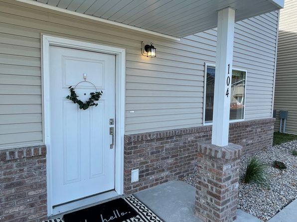 2001 Lawrence Ln #104