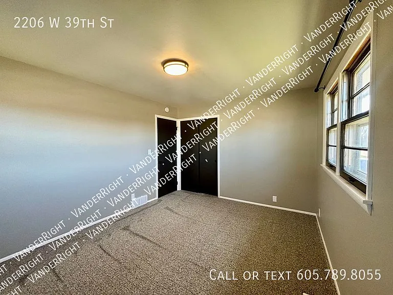 2206 W 39th St — Photo 9