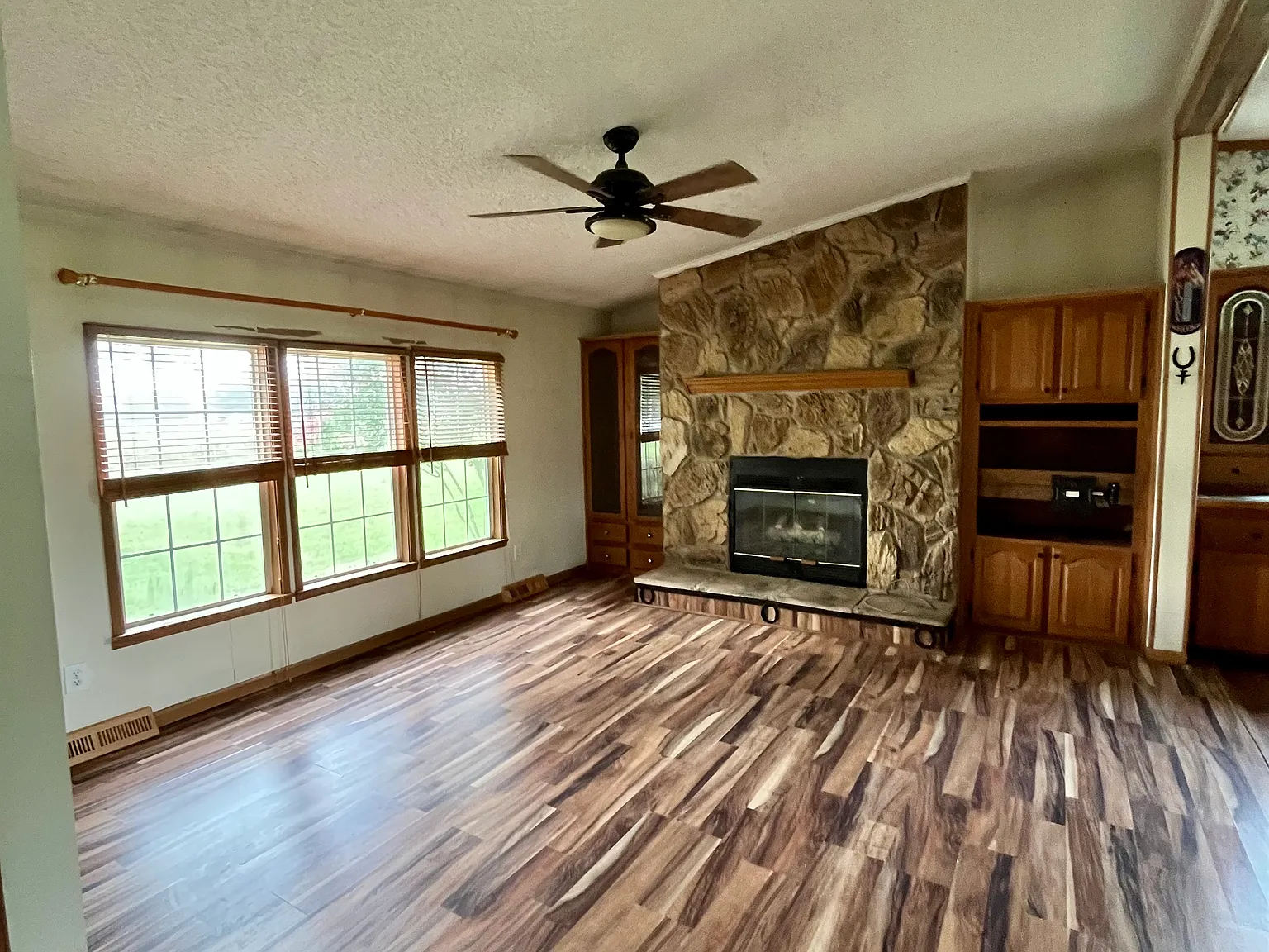 3 bed, 2.5 bath, $2,400 — Photo 4