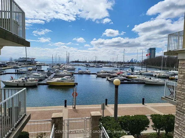 32 Stadium Rd #339, Toronto, ON M5V 3P4