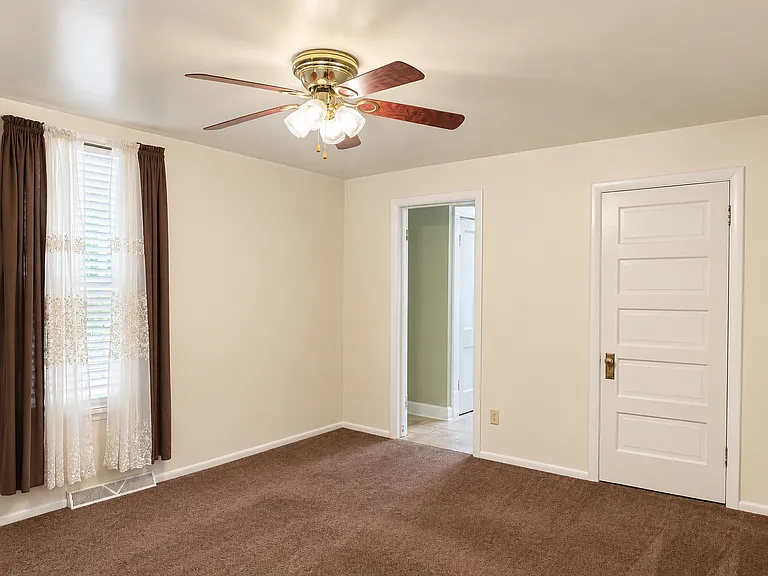 422 Franklin Ave #1 — Photo 6