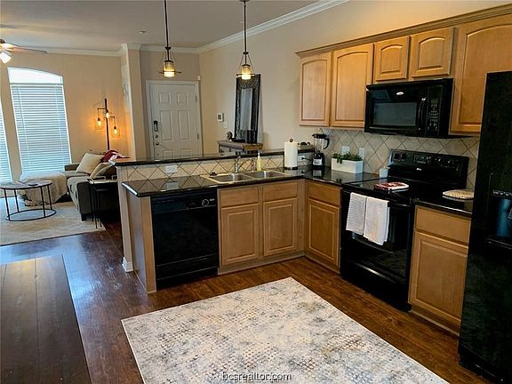 3rd image of 305 Holleman Dr #1403