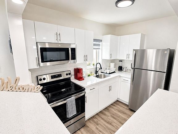 4th image of 1232 SW 30th Pl #1230