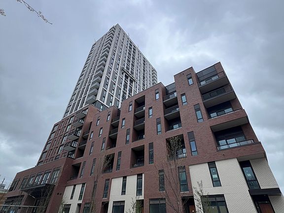 2nd image of 10 Oak St #1302