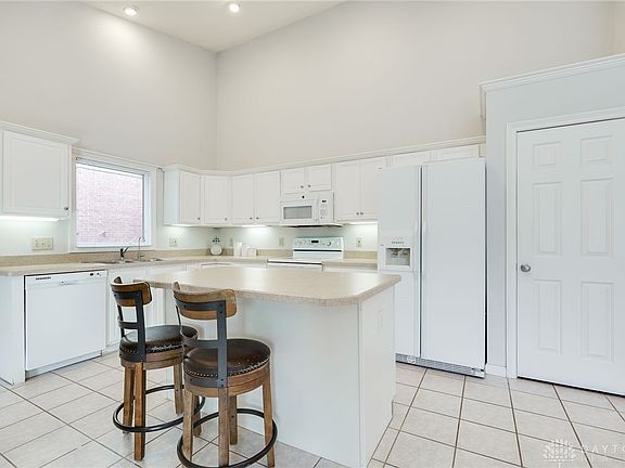 5th image of 164 Copperfield Dr
