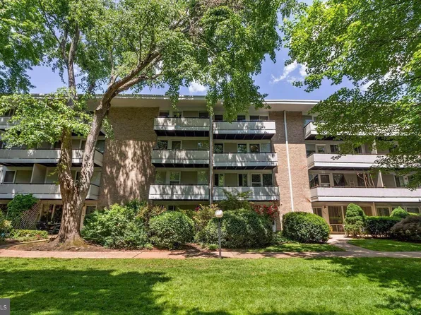 7515 Spring Lake Dr APT D2, Bethesda, MD 20817