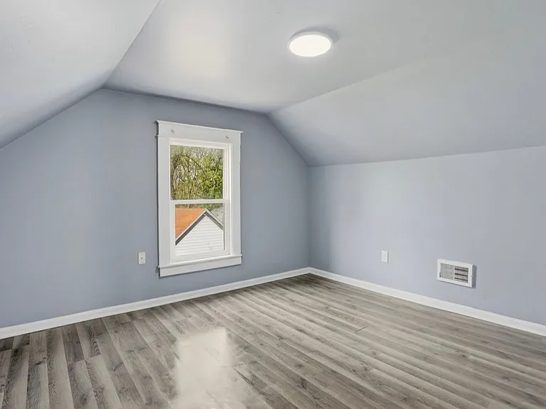 2875 Schaefer St — Photo 11