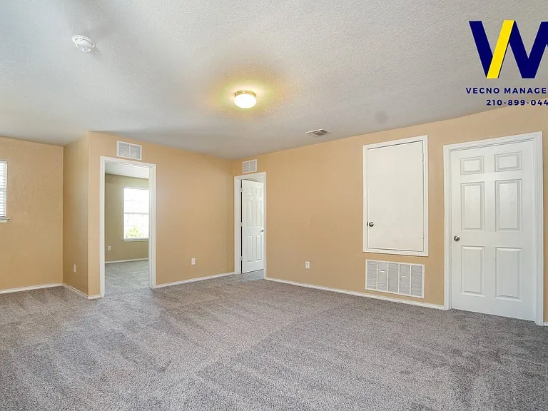 437 Auburn Park — Photo 6