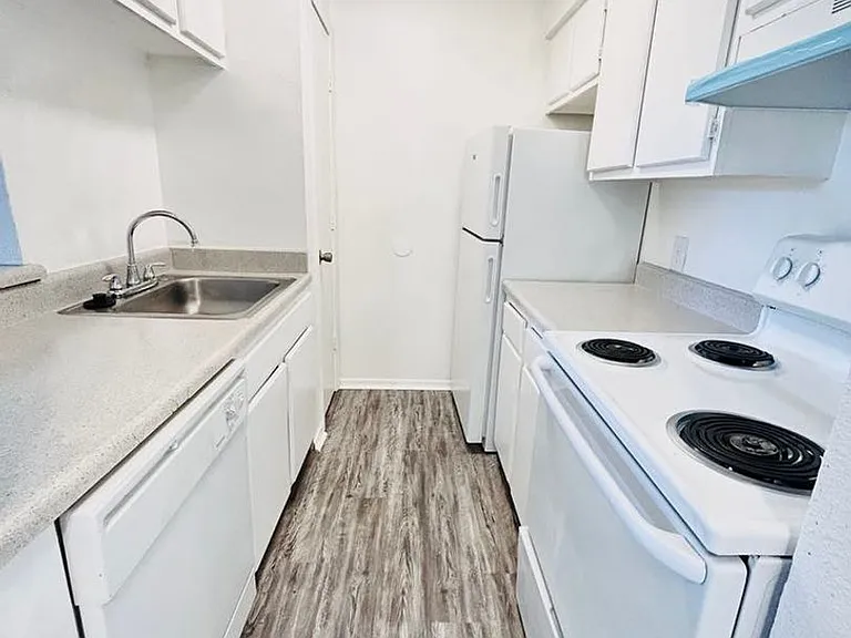 Almonte Apartments — Photo 27