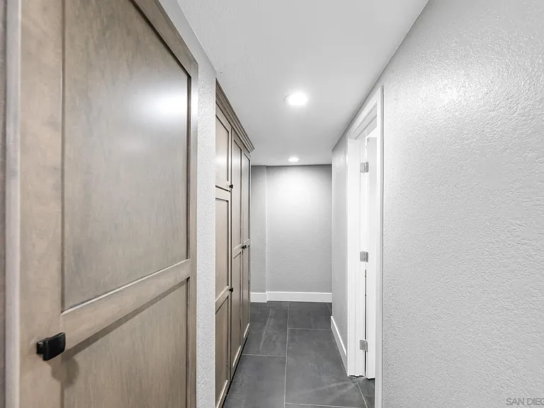 6 Kingston Ct E — Photo 18