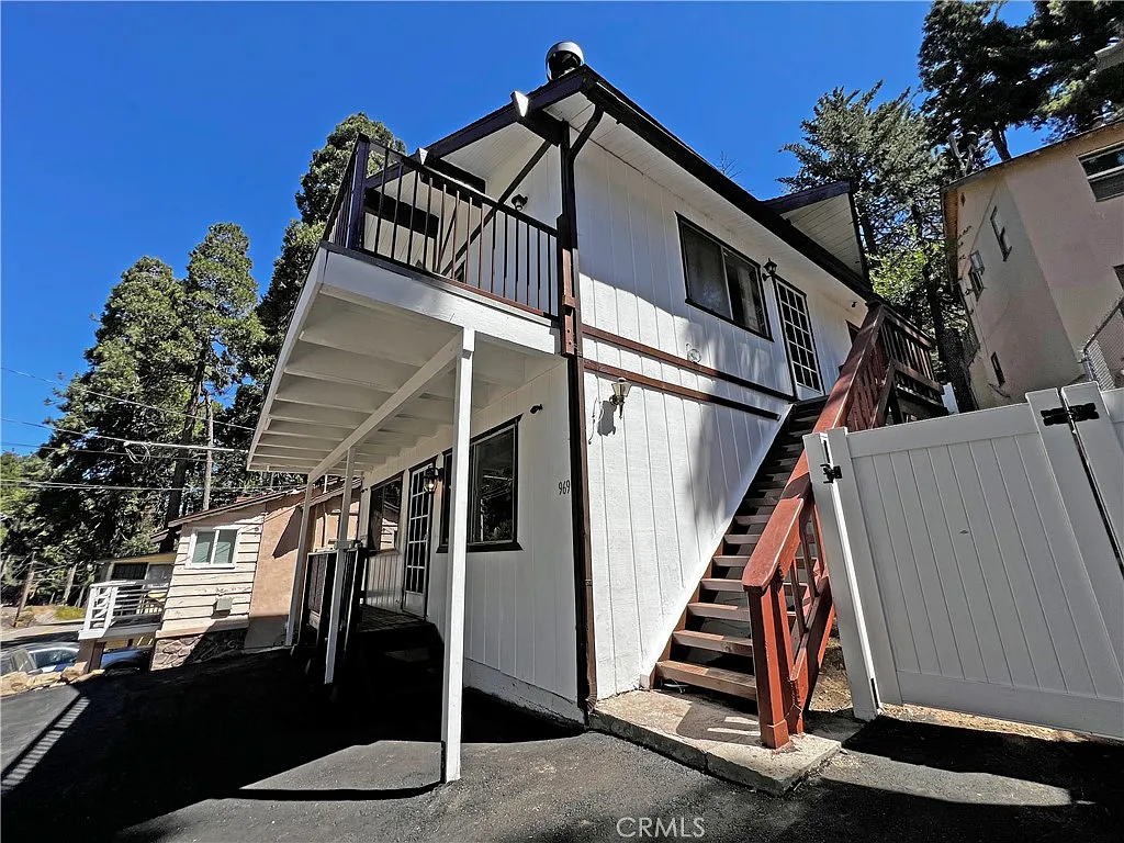3 bed, 1056 sqft, $2,000 — Photo 3