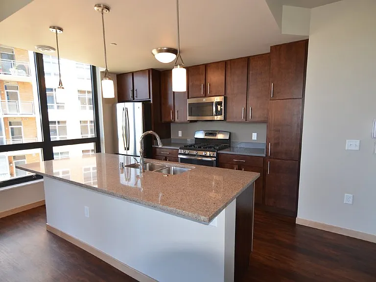 Venture Luxury High Rise — Photo 194