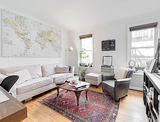 3rd image of 305 W 20th St #2
