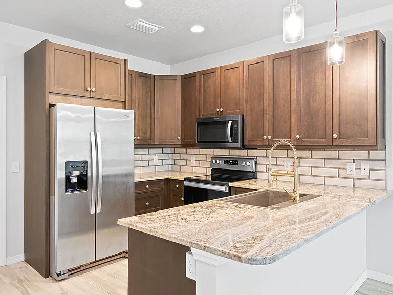 537 Sunbranch Ln — Photo 3