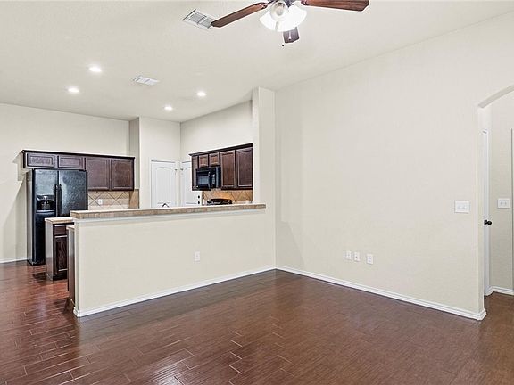 4th image of 688 Creekside Cir