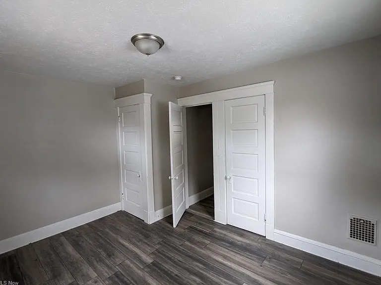 10401 Bernard Ave — Photo 2