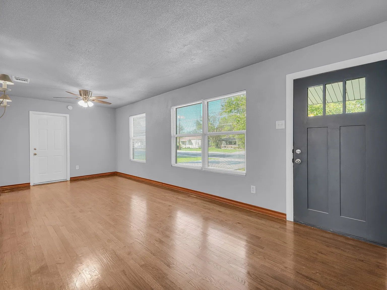 4 bed, 1408 sqft, $1,700 — Photo 4