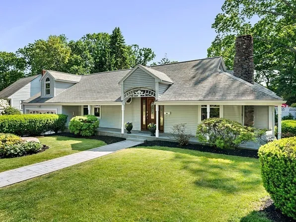15 Spruce St, Milton, MA 02186