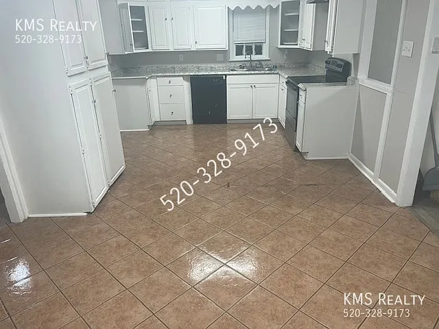 221 Southbrook Dr — Photo 1