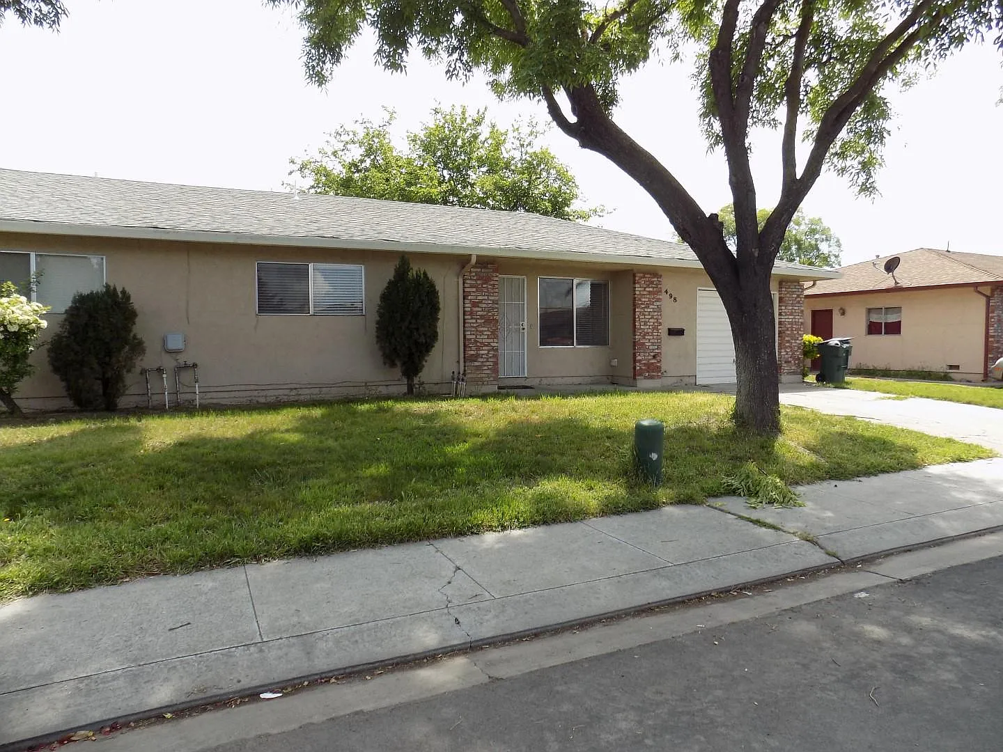 3 bed, 1.5 bath, 1084 sqft, $2,420 — Photo 2