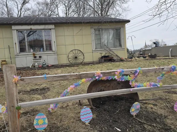 105 North Jefferson STREET, Waterford, WI 53185