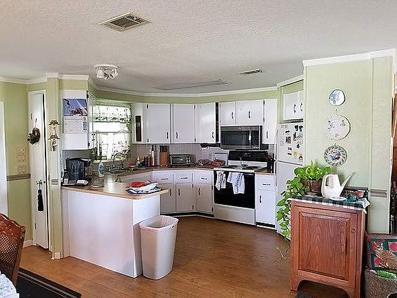5th image of 161 Indian River Dr N