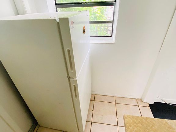 4th image of 8920 Collins Ave #1