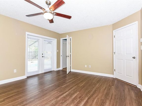 3rd image of 506 Green Cove Dr