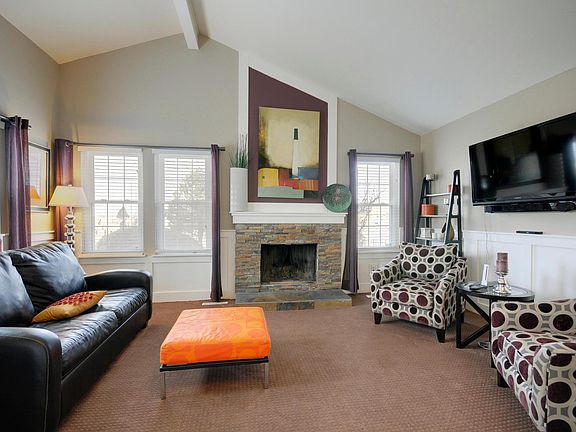 4th image of 2832 S Vaughn Way