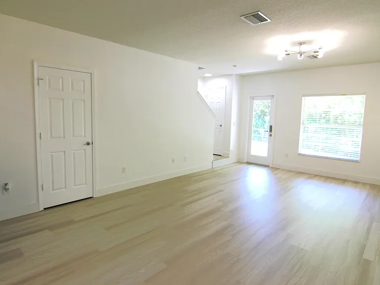 Dining room / Living room