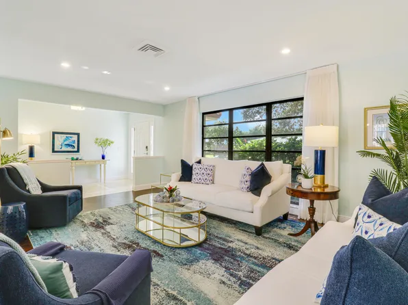 16 SE Paddock Circle, Tequesta, FL 33469