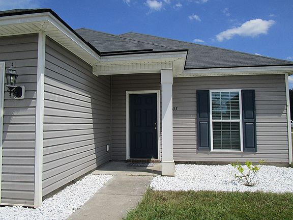 4th image of 203 Calm Oaks Cir