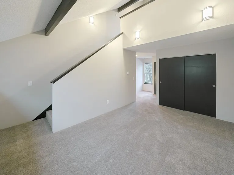 4220 Southcenter Blvd — Photo 2
