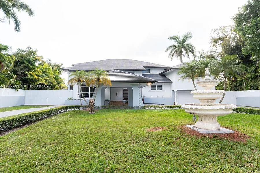 10 bed, 5116 sqft, $14,000 — Photo 2