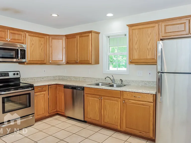 902 Appleby St NW — Photo 9
