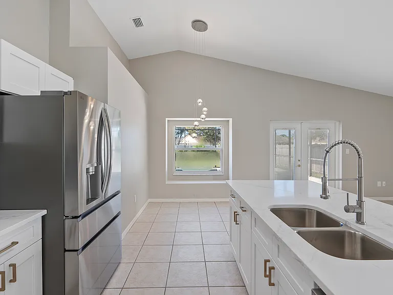 1831 Erin Brooke Dr — Photo 3