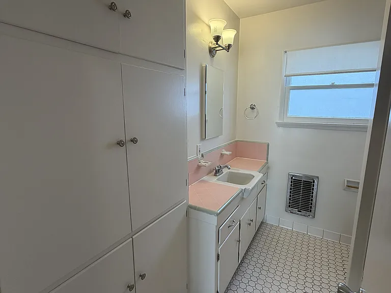 923 2nd St #G — Photo 17