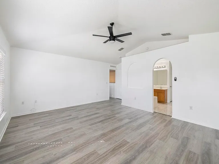 981 SW McElroy Ave — Photo 17
