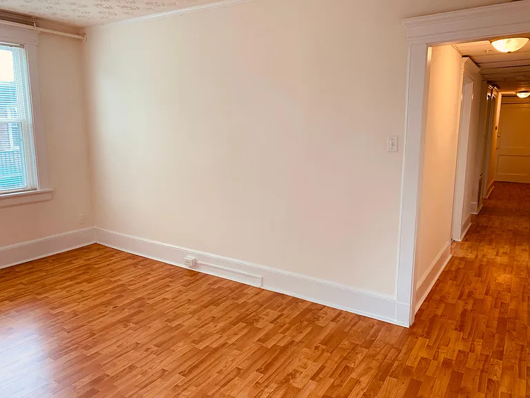 1424 W 10th St — Photo 12