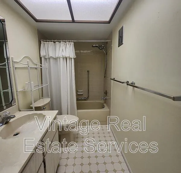 2842 Highlands Blvd #A — Photo 17