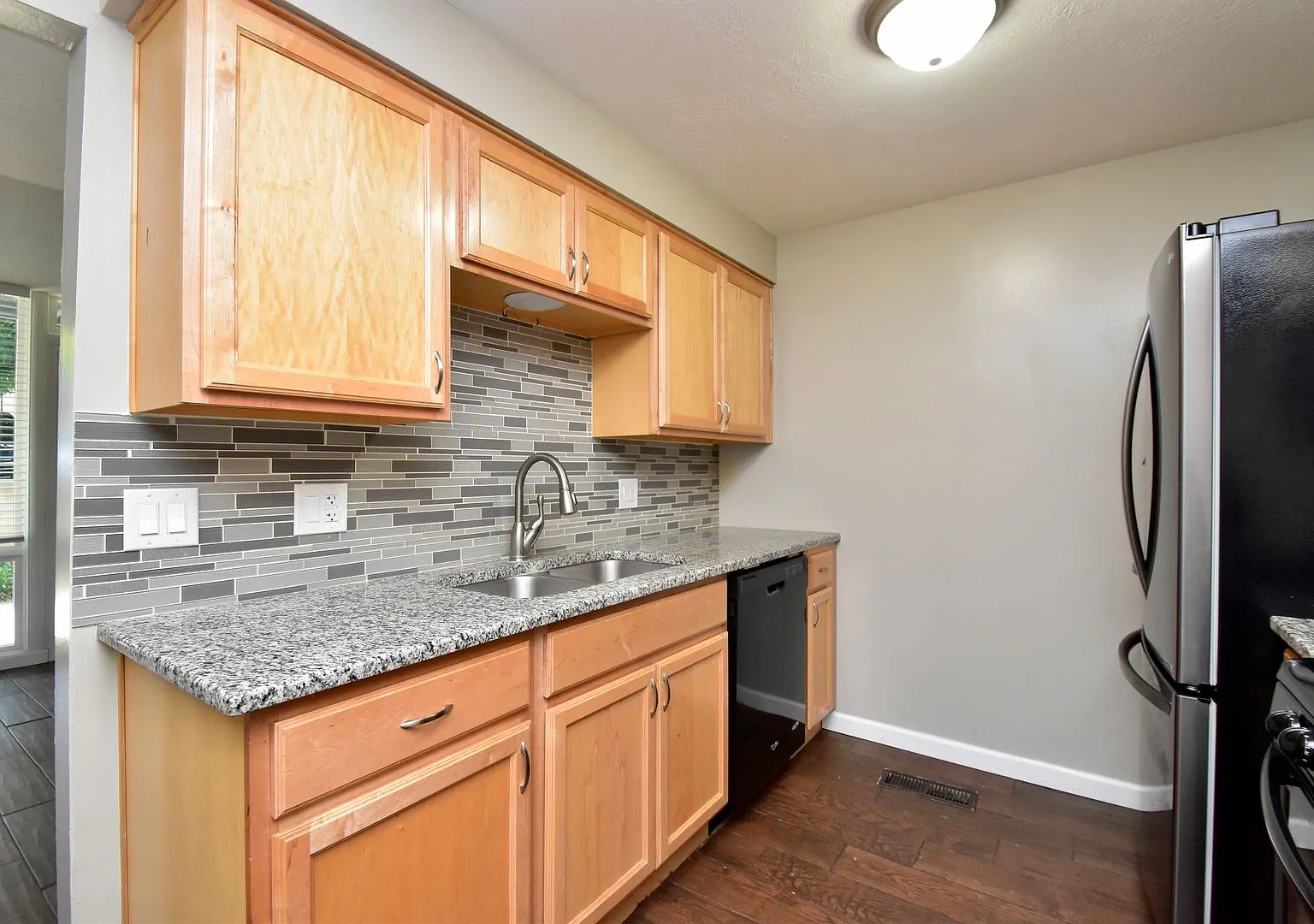 Cute 2 Bed 1 Bath Condo in Bountiful!! — Photo 3