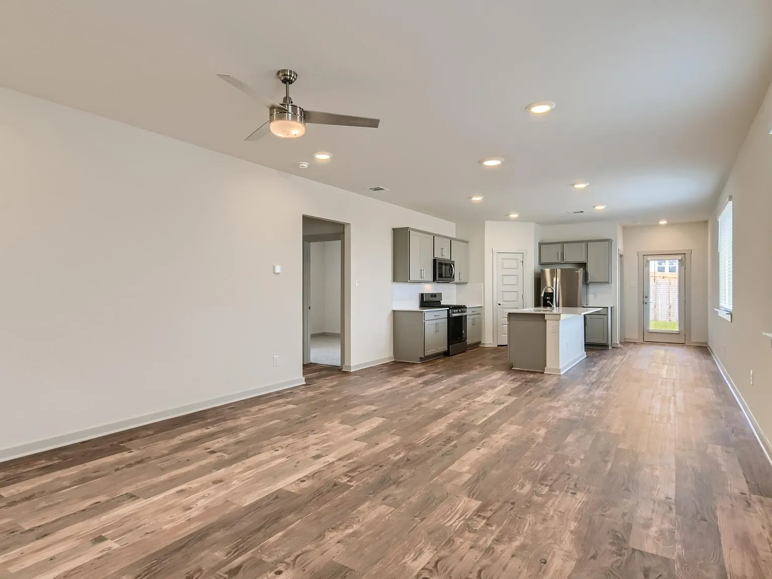 3 bed, 1530 sqft, $1,875 — Photo 2