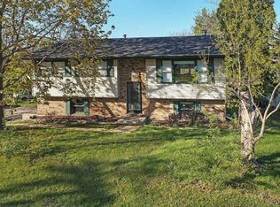 2614 Crystal Lake Rd, Cary, IL 60013