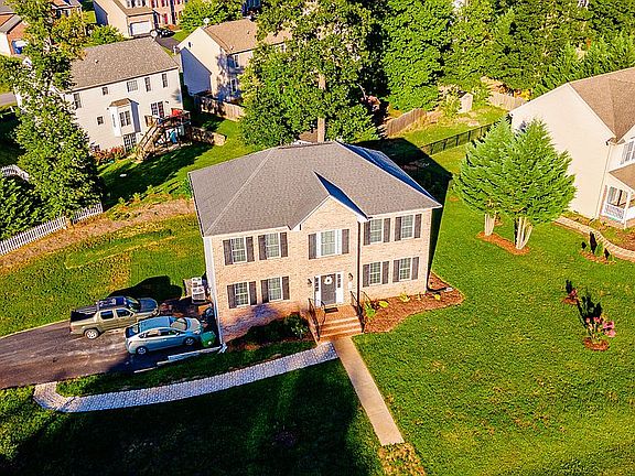 5th image of 1028 Woods End Ln
