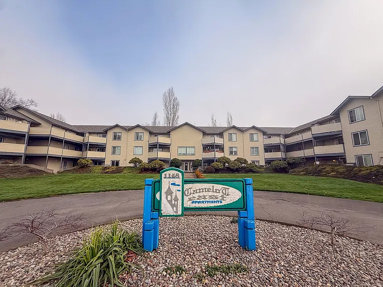Camelot East Apartments — Photo 30